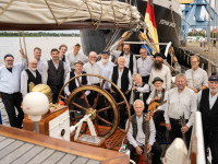 BREITLINGs spielen vor der Hafendommel 
